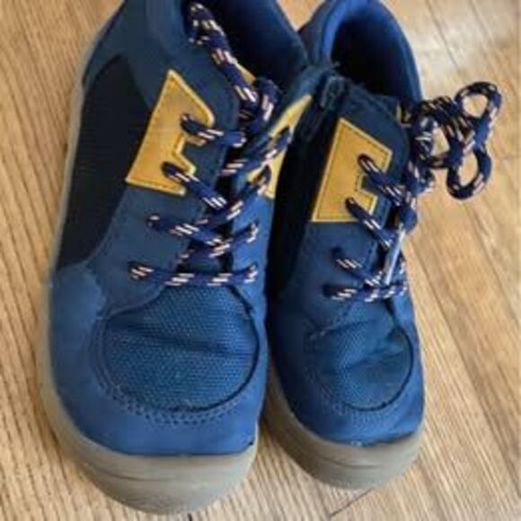 Other - Boys kids Cat & Jack boots sneakers with side zip in EUC! size 12!